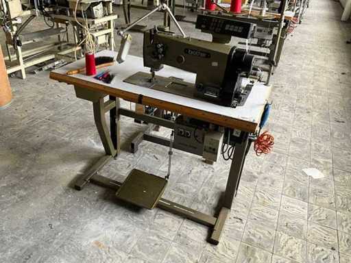 Brother LT2 B842 905 2-naalds naaimachine met langstukstapelaar Beisler