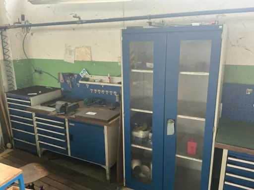 Mobili da officina 1 armadio + 1 armadio da officina + 1 banco da lavoro con contenuto!