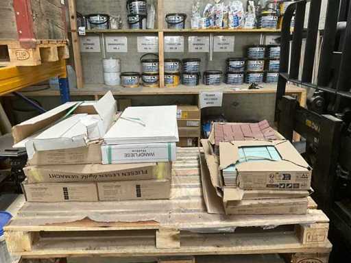 O mulțime de plăci diferite pentru pereți și podele