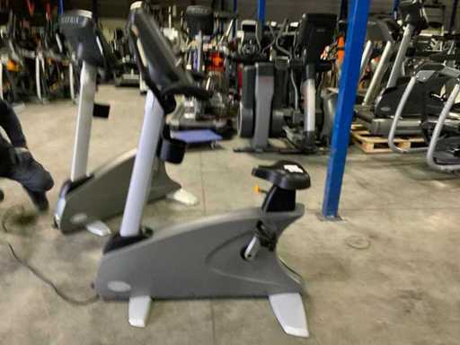 Matrix U7xe upright bike Home Trainer