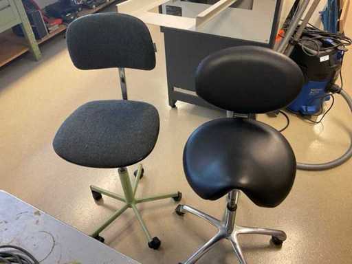 Stołki magazynowe (2x)