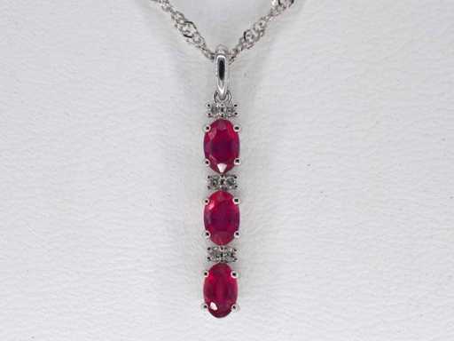 Witgouden hanger met diamanten en robijn