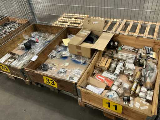 Batch of various spare parts
