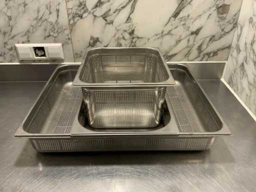 Perforowane pojemniki gastronomiczne (2x)