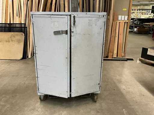 Wózek narzędziowy do zebrań targowych z zawartością, zamykaną