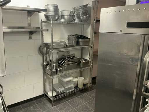 Inhoud stelling diverse keukenbenodigdheden