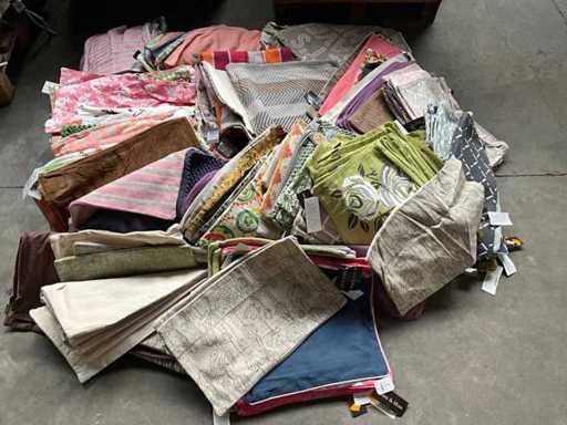 Mescola molte coperture decorative in lino e altre