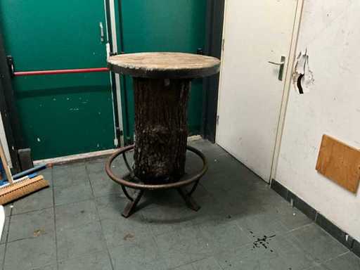 Tree trunk standing table