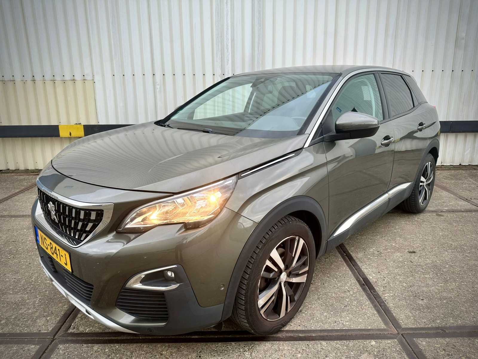 Peugeot 3008 1.2 PureTech Prem, ; NS-841-J