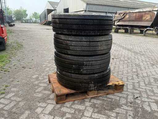 Michelin - In City - Tire 275/70 R22.5 (4x)