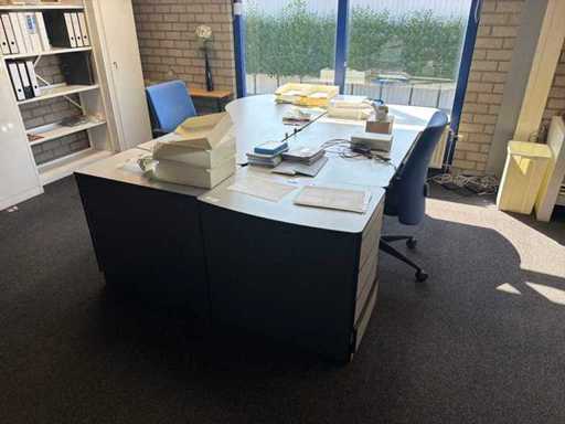 Installation du bureau avec chaise de bureau (2x)