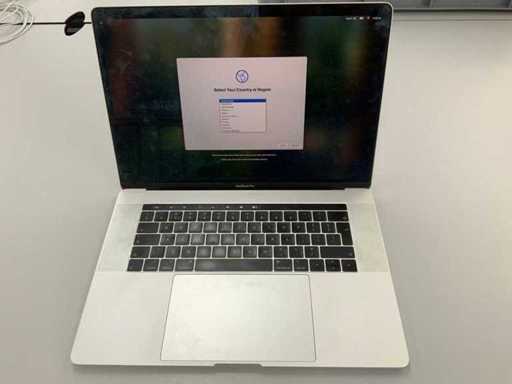 Apple A1990 15-calowy MacBook Pro MR962N/A Laptop