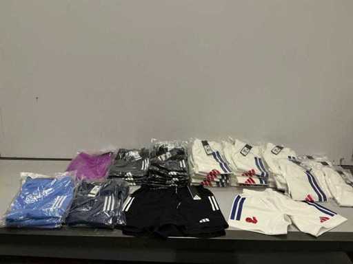 Partij diverse Adidas shorts (49x)