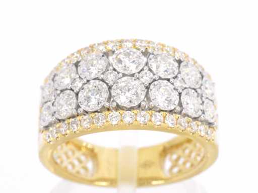 Goldener Pavéring mit Diamanten