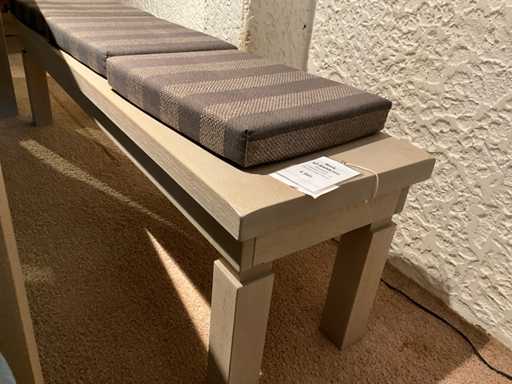 Banc d’appoint en chêne avec coussins