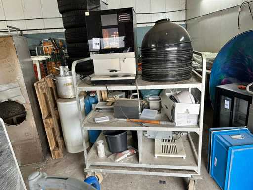 kar met horeca benodigdheden