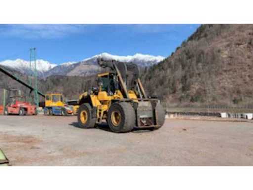 f10eb04b-2c0e-46c0-a794-d96ad542dcbe.mp4