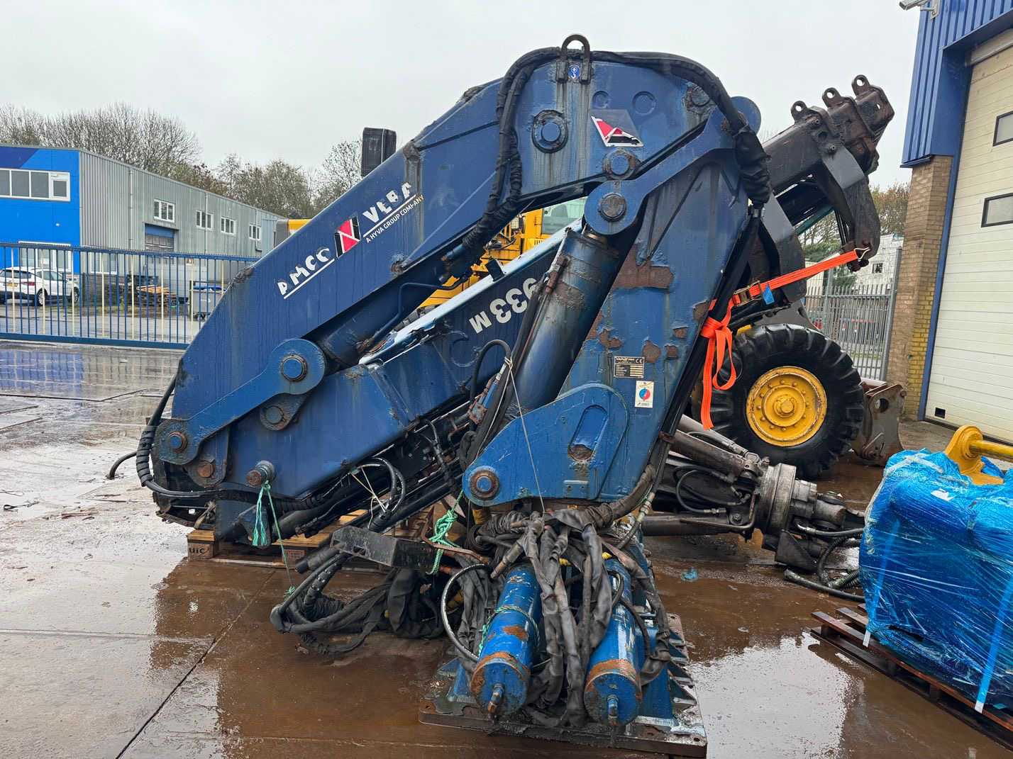 2014 Amco Veba V933M8S hydraulic truck-mounted crane