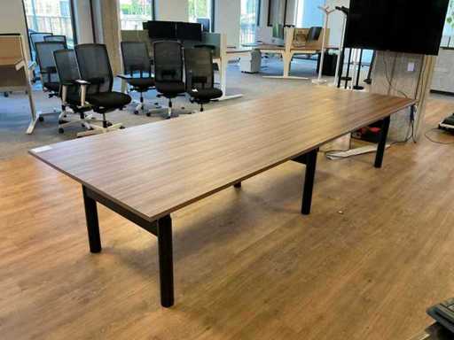 Schlagkräftiger Stand-UP-Höhen-Konferenztisch