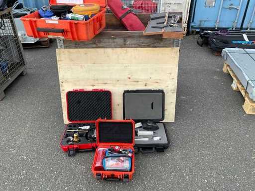 Gama mixta de diversas herramientas y equipos