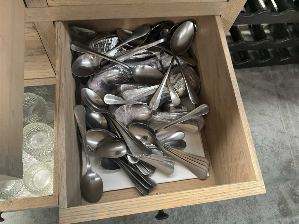 Batch of miscellaneous cutlery