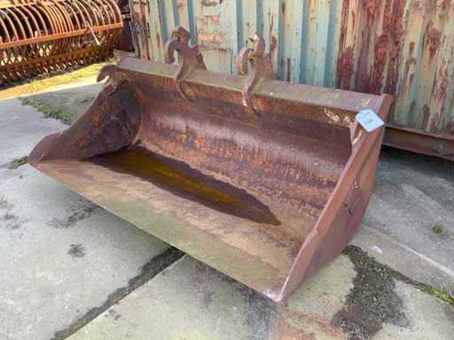 Excavator bucket quick coupler