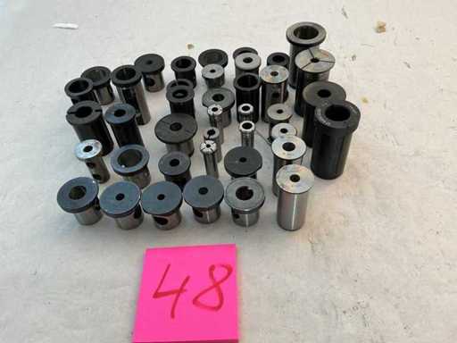 Assortment: Reducing sleeves, cylindrical outer diameter. 12-32 (40x)