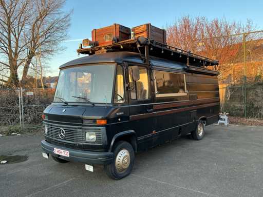Mercedes-Benz 508D camion camping-car 1977 avec terrasse sur le toit
