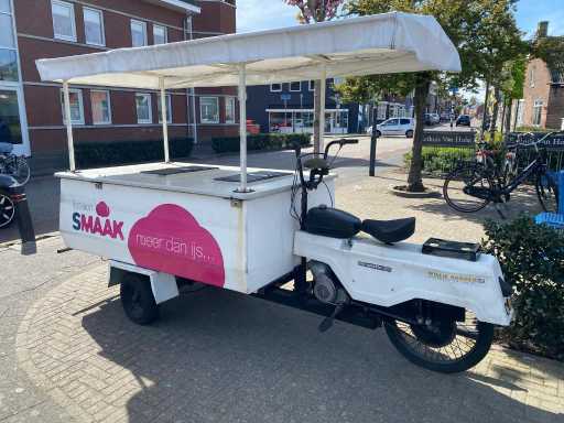 Apollo - Camion de glaces vintage