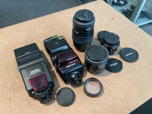 Verschillende accessoires in tas