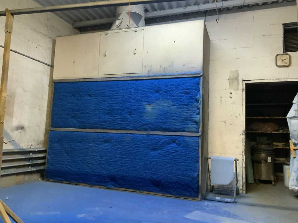 Spray wall with suction