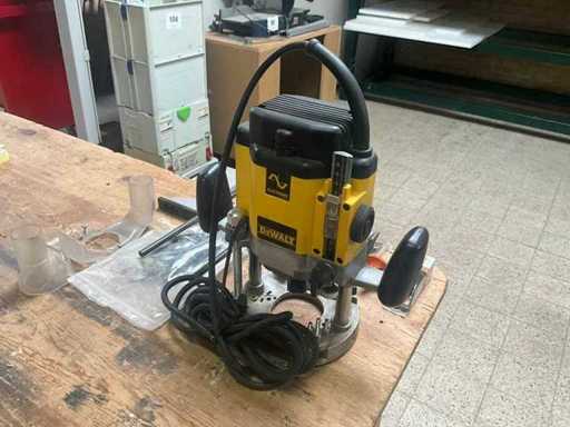 Router DEWALT DW625E e accessori