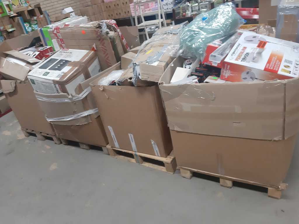 4 pallet misti di merci a rendere