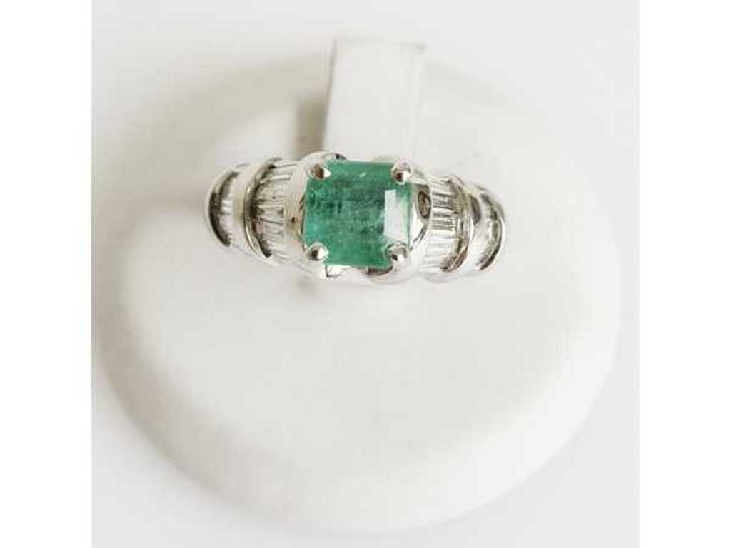 2.06ct Emerald en Diamond Ring