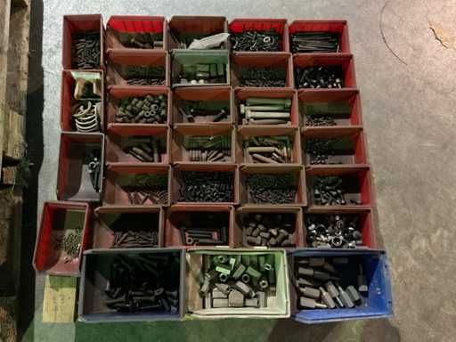 Série de différents fixateurs