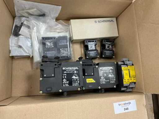 Schmersal AZM 161 B ST1-AS p / AZ15 ZVRK-M16 Elektrisch veiligheidsslot (11x)