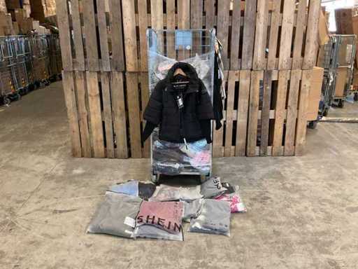 Partij onbezorgde kleding stukken (200x)