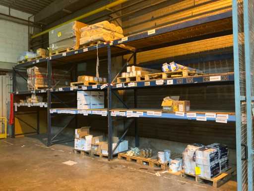 Pallet racking (8 sections)