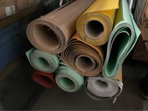 Verschiedene Rollen Linoleum-Unterboden