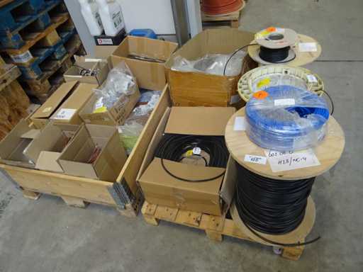 Partij elektakabel en aansluitkabels