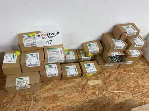 Kisten mit Holzschrauben