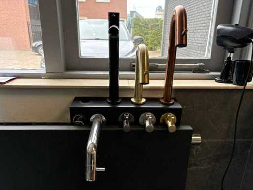 Divers robinets de showroom Sanibel (4x)