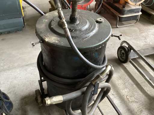 Ingrassatore pneumatico