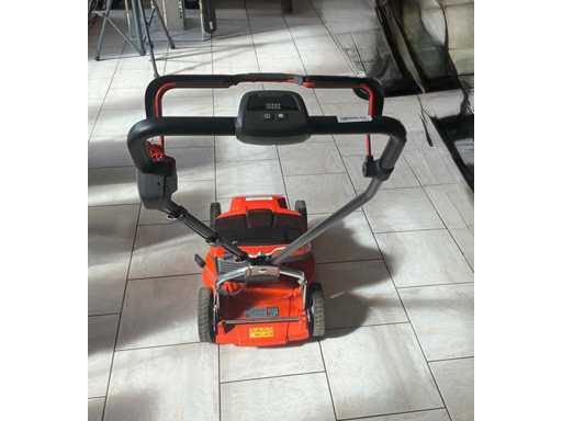 2021 Husqvarna LB442i Tosaerba con guida a terra a batteria