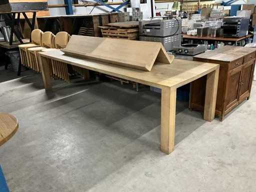 Table de restaurant en chêne