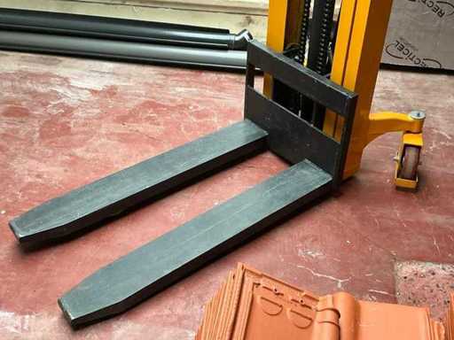 TotalLifter EFS1030G Stacker 2020