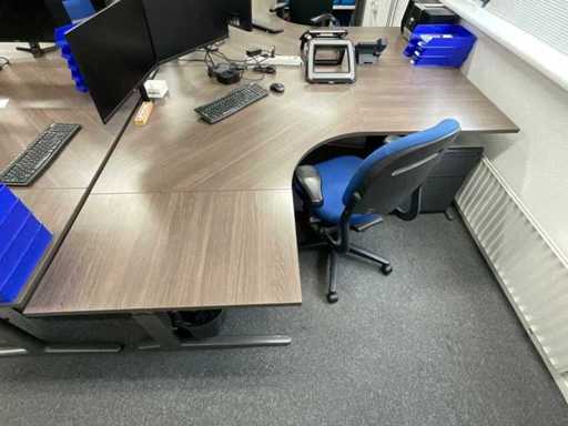 Ahrend Bureautafel | 200x168 cm
