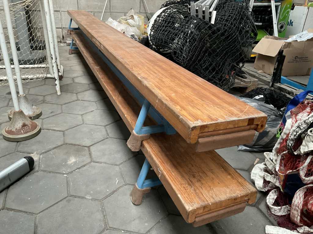 Gym benches (2x)