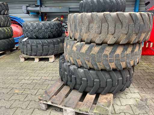 Various tire with rim (4x)