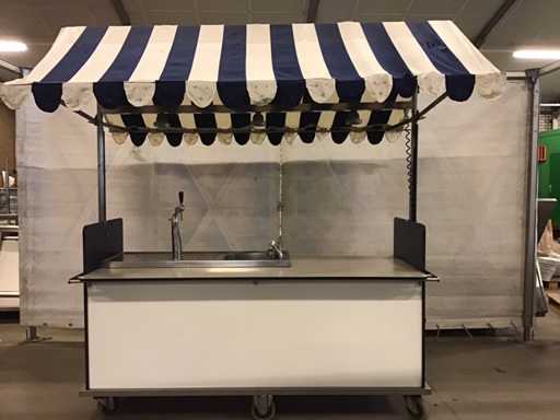 Bar di vendita con refrigeratore d'acqua e lavandino